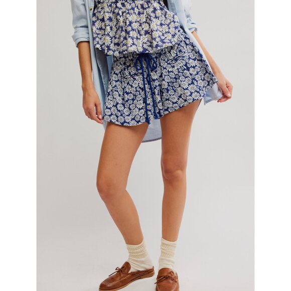FREE PEOPLE Offbeat Printed Pull On Shorts / Navy Combo - Picture 3 of 9